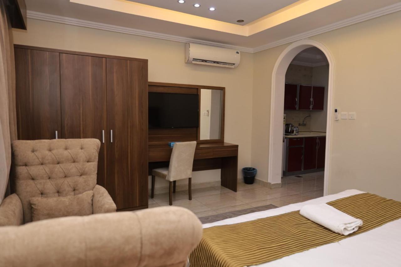 Gold Palace Serviced Apartments เจดดาห์ ภายนอก รูปภาพ
