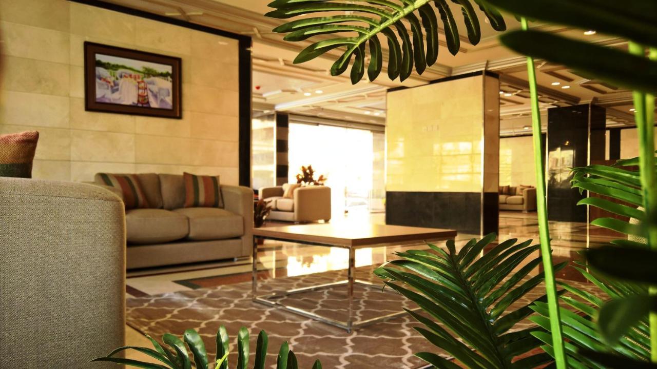 Gold Palace Serviced Apartments เจดดาห์ ภายนอก รูปภาพ