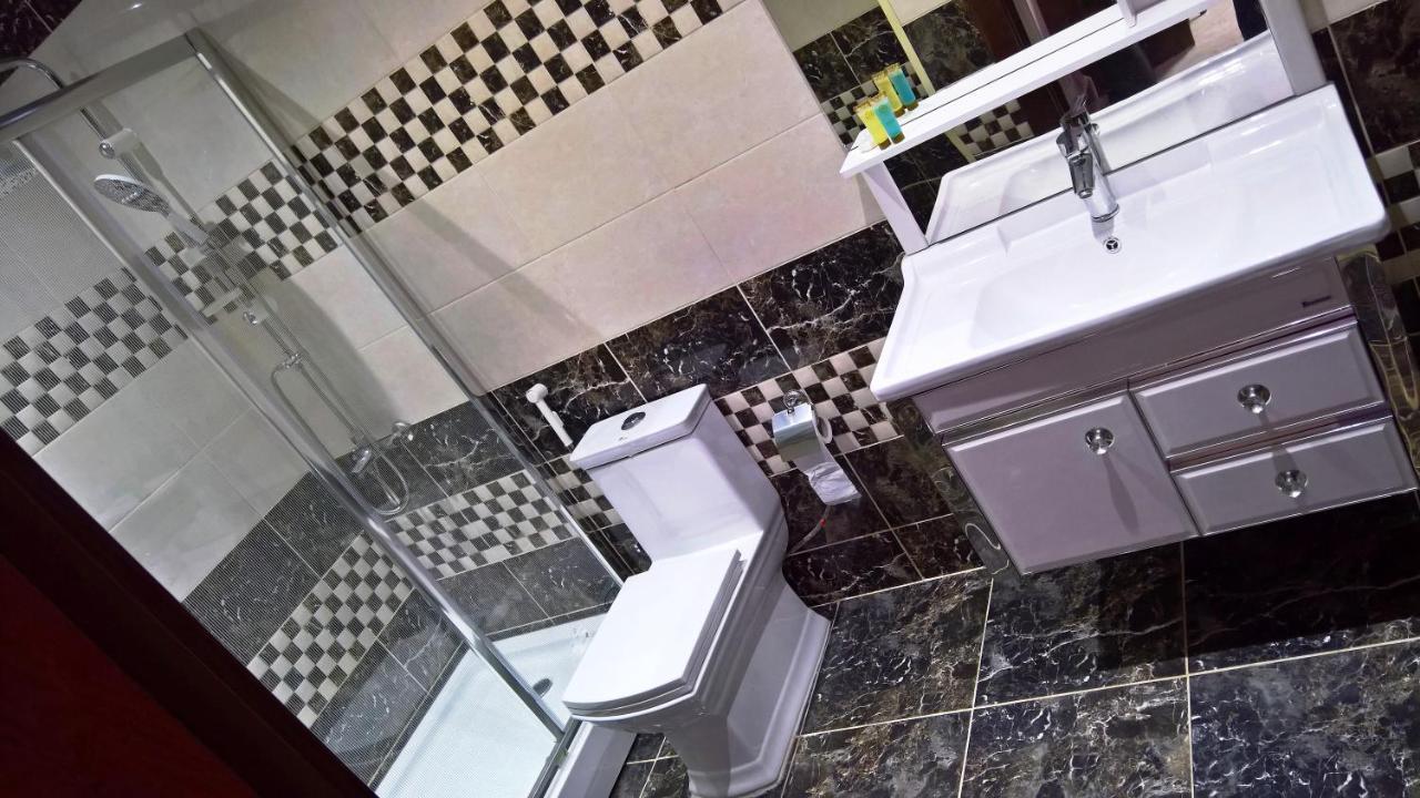 Gold Palace Serviced Apartments เจดดาห์ ภายนอก รูปภาพ