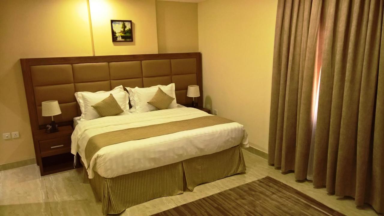 Gold Palace Serviced Apartments เจดดาห์ ภายนอก รูปภาพ