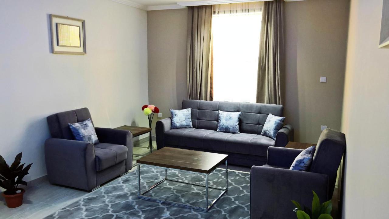 Gold Palace Serviced Apartments เจดดาห์ ภายนอก รูปภาพ