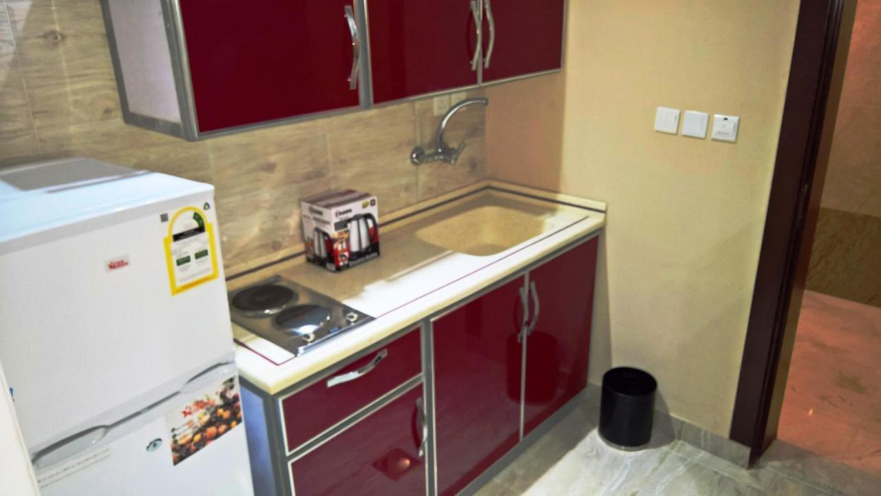 Gold Palace Serviced Apartments เจดดาห์ ภายนอก รูปภาพ