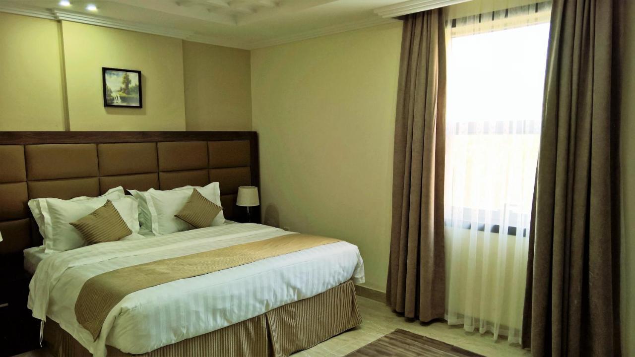 Gold Palace Serviced Apartments เจดดาห์ ภายนอก รูปภาพ