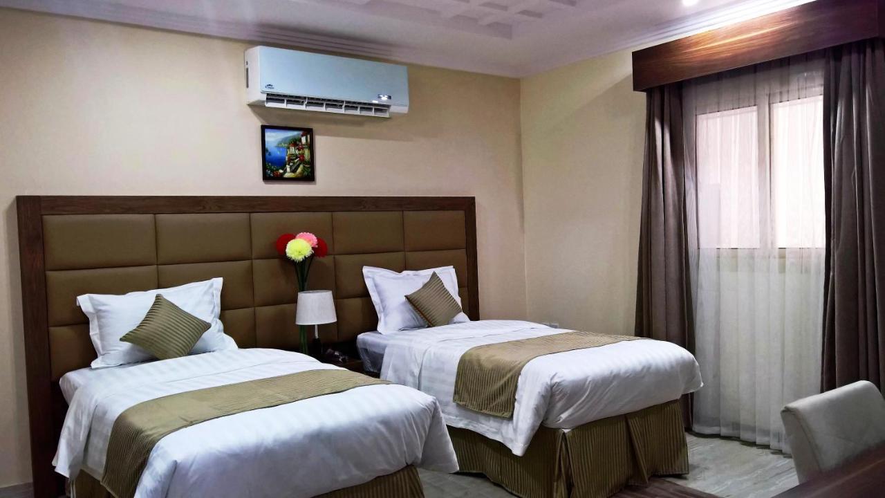 Gold Palace Serviced Apartments เจดดาห์ ภายนอก รูปภาพ