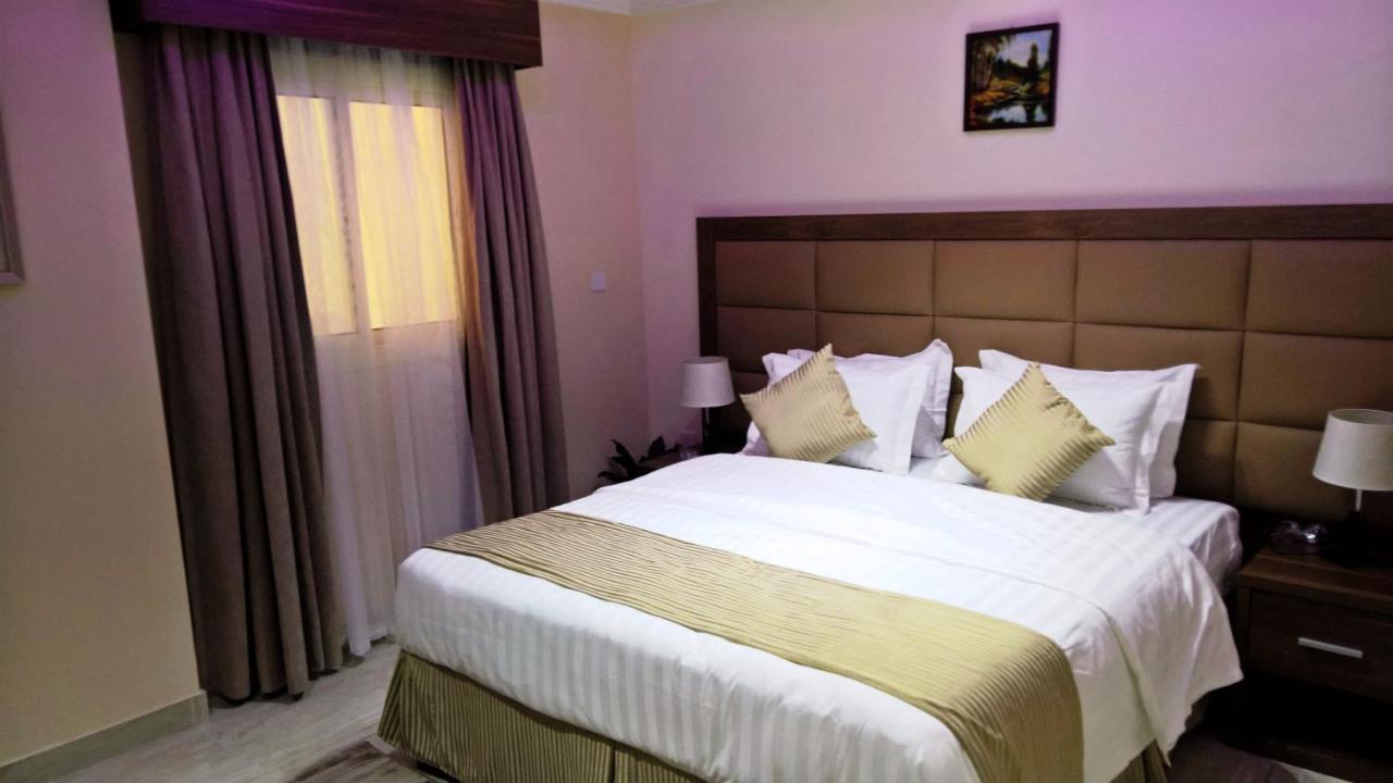 Gold Palace Serviced Apartments เจดดาห์ ภายนอก รูปภาพ